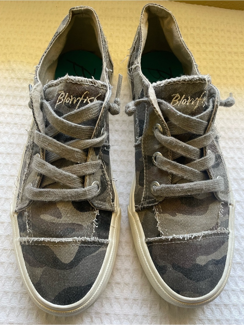 Blowfish Malibu Camo Lace up Sneakers - Gray/ green Size 9.5
